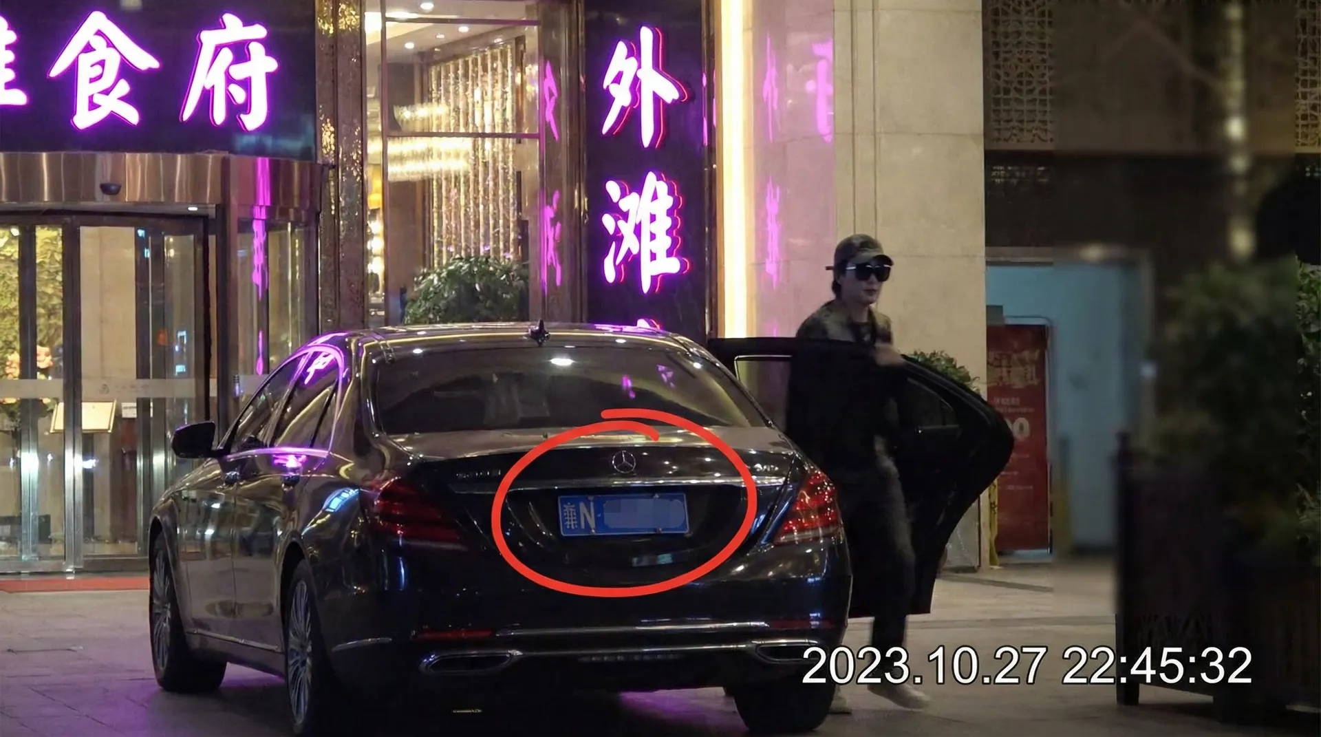 熟女-熟女传媒最新高清与精选视频 - 豪车餐厅外偷拍